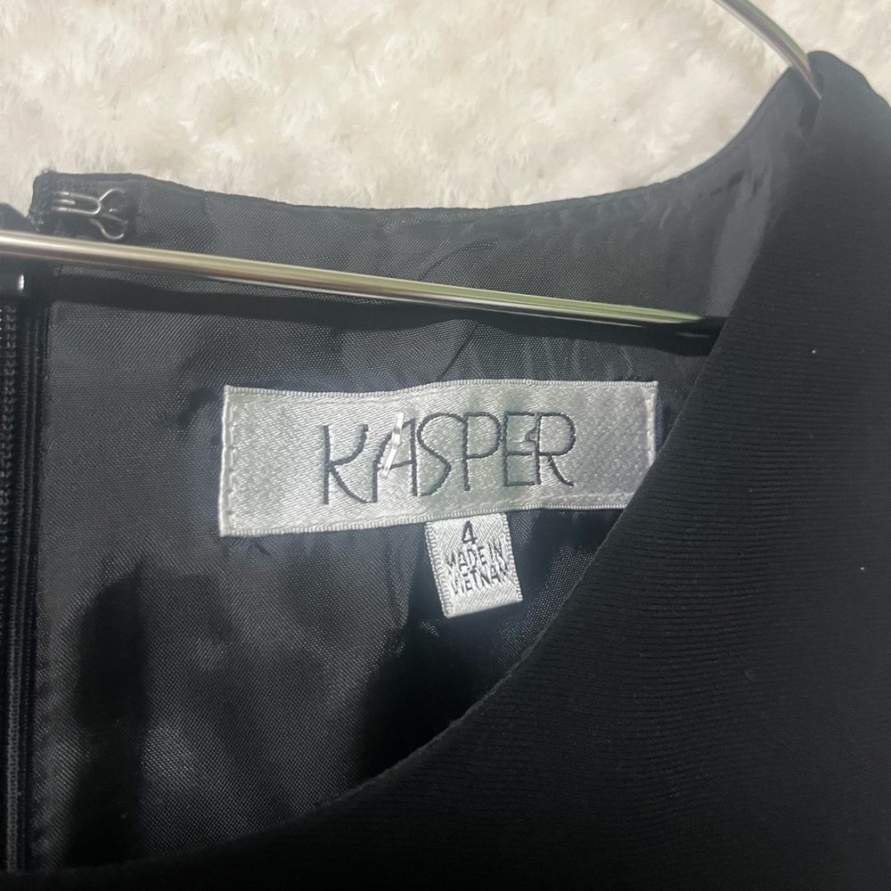 Womens Kasper Sleeveless Seamed Waist Sheath Dress Black Crew Neck Size 4 NWT - Picture 4 of 11